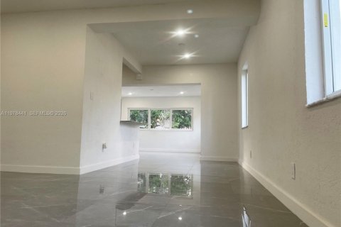 Villa ou maison à louer à Miami, Floride: 2 chambres, 128.48 m2 № 2044710 - photo 10