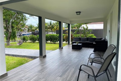 Villa ou maison à louer à Miami, Floride: 2 chambres, 128.48 m2 № 2044710 - photo 6