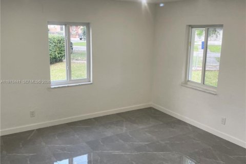 Villa ou maison à louer à Miami, Floride: 2 chambres, 128.48 m2 № 2044710 - photo 15