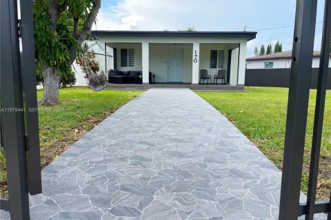Villa ou maison à louer à Miami, Floride: 2 chambres, 128.48 m2 № 2044710 - photo 4