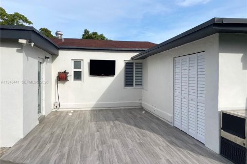 Villa ou maison à louer à Miami, Floride: 2 chambres, 128.48 m2 № 2044710 - photo 20