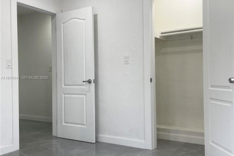 Villa ou maison à louer à Miami, Floride: 2 chambres, 128.48 m2 № 2044710 - photo 13