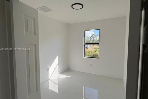 Villa ou maison à louer à Lehigh Acres, Floride: 3 chambres № 1967178 - photo 12