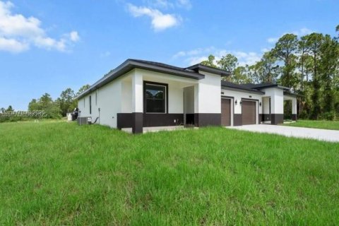 Villa ou maison à louer à Lehigh Acres, Floride: 3 chambres № 1967178 - photo 2