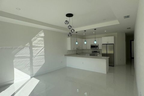 Villa ou maison à louer à Lehigh Acres, Floride: 3 chambres № 1967178 - photo 7