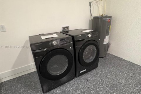 Villa ou maison à louer à Lehigh Acres, Floride: 3 chambres № 1967178 - photo 9