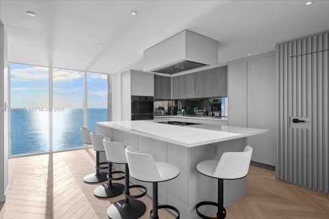 Condo in Key Biscayne, Florida, 3 bedrooms № 2339915 - photo 8