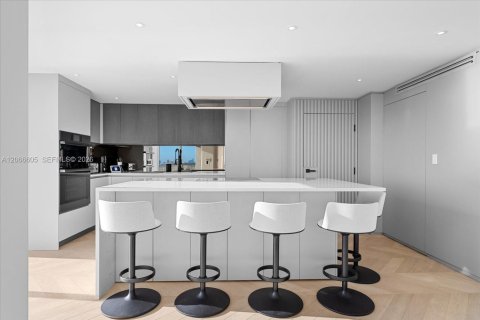 Condo in Key Biscayne, Florida, 3 bedrooms № 2339915 - photo 7