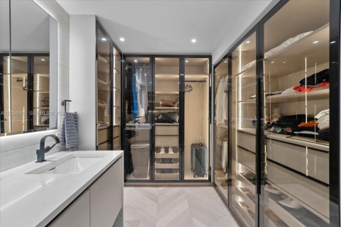 Condo in Key Biscayne, Florida, 3 bedrooms № 2339915 - photo 22