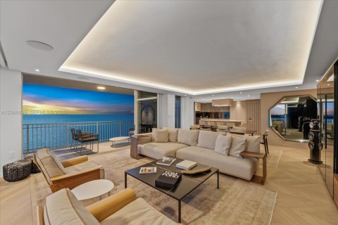 Condo in Key Biscayne, Florida, 3 bedrooms № 2339915 - photo 12