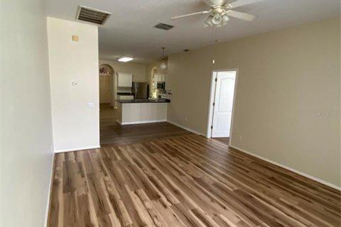 Villa ou maison à louer à New Port Richey, Floride: 3 chambres, 218.32 m2 № 2434877 - photo 5