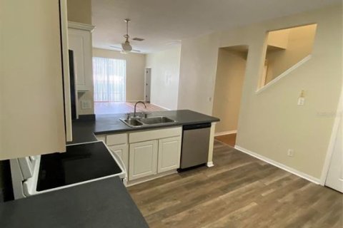 Villa ou maison à louer à New Port Richey, Floride: 3 chambres, 218.32 m2 № 2434877 - photo 4