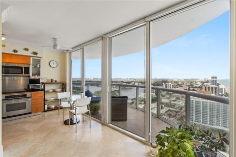 Снять в аренду кондоминиум в Майами-Бич, Флорида 1 спальня, 106.93м2, № 1950772 - фото 5