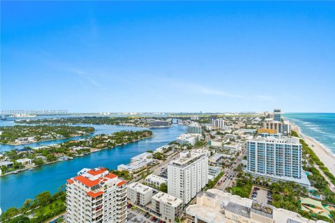 Снять в аренду кондоминиум в Майами-Бич, Флорида 1 спальня, 106.93м2, № 1950772 - фото 1