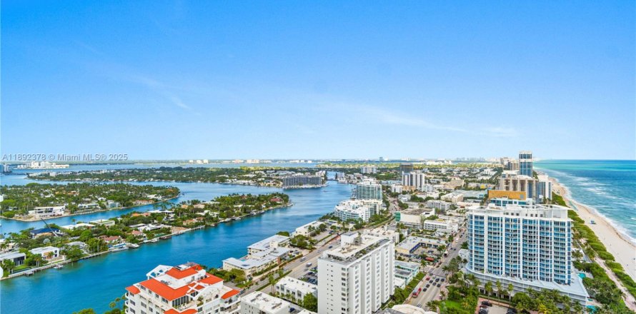 Кондоминиум с 1 спальней в Майами-Бич, Флорида № 1950772