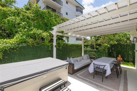 Снять в аренду кондоминиум в Бей-Харбор-Айлендс, Флорида 5 спален, 243.78м2, № 1989561 - фото 26