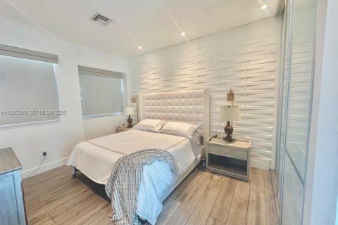 Снять в аренду кондоминиум в Бей-Харбор-Айлендс, Флорида 5 спален, 243.78м2, № 1989561 - фото 16