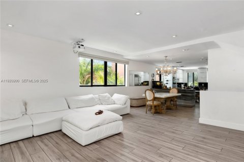 Снять в аренду кондоминиум в Бей-Харбор-Айлендс, Флорида 5 спален, 243.78м2, № 1989561 - фото 5