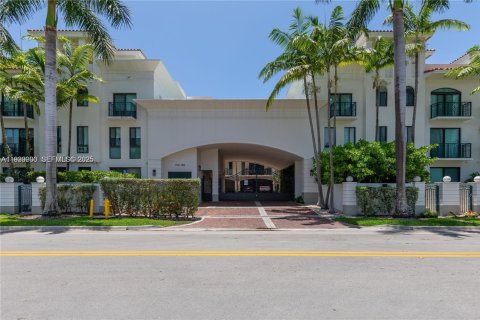 Снять в аренду кондоминиум в Бей-Харбор-Айлендс, Флорида 5 спален, 243.78м2, № 1989561 - фото 3