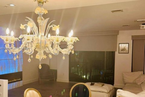 Снять в аренду кондоминиум в Бей-Харбор-Айлендс, Флорида 5 спален, 243.78м2, № 1989561 - фото 9