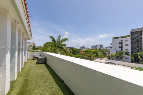 Снять в аренду кондоминиум в Бей-Харбор-Айлендс, Флорида 5 спален, 243.78м2, № 1989561 - фото 28