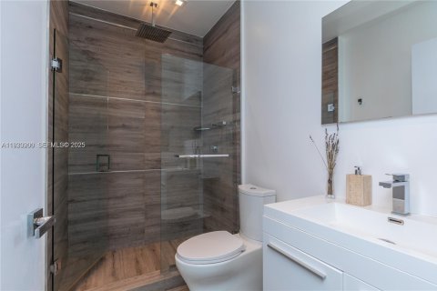 Снять в аренду кондоминиум в Бей-Харбор-Айлендс, Флорида 5 спален, 243.78м2, № 1989561 - фото 25