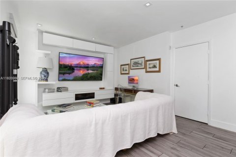 Снять в аренду кондоминиум в Бей-Харбор-Айлендс, Флорида 5 спален, 243.78м2, № 1989561 - фото 22