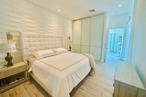 Снять в аренду кондоминиум в Бей-Харбор-Айлендс, Флорида 5 спален, 243.78м2, № 1989561 - фото 17