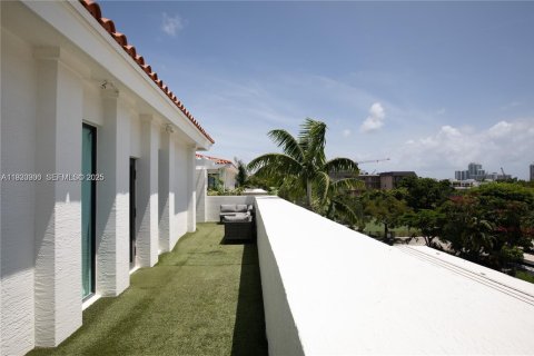 Снять в аренду кондоминиум в Бей-Харбор-Айлендс, Флорида 5 спален, 243.78м2, № 1989561 - фото 29