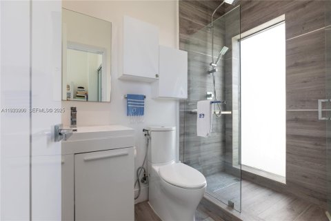 Снять в аренду кондоминиум в Бей-Харбор-Айлендс, Флорида 5 спален, 243.78м2, № 1989561 - фото 18