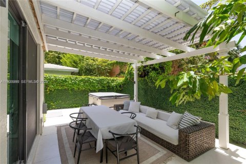 Снять в аренду кондоминиум в Бей-Харбор-Айлендс, Флорида 5 спален, 243.78м2, № 1989561 - фото 24