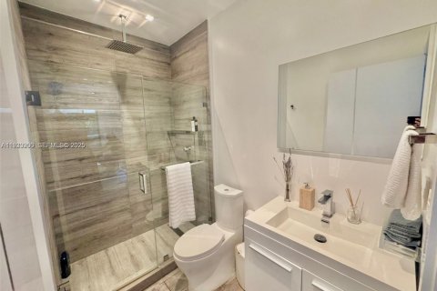 Снять в аренду кондоминиум в Бей-Харбор-Айлендс, Флорида 5 спален, 243.78м2, № 1989561 - фото 19