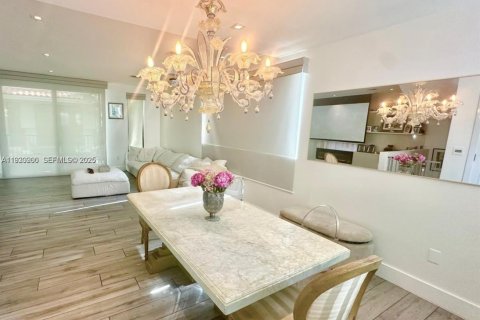 Снять в аренду кондоминиум в Бей-Харбор-Айлендс, Флорида 5 спален, 243.78м2, № 1989561 - фото 6