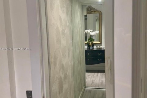 Снять в аренду кондоминиум в Бей-Харбор-Айлендс, Флорида 5 спален, 243.78м2, № 1989561 - фото 20