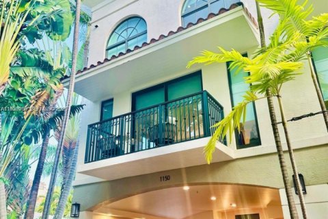 Снять в аренду кондоминиум в Бей-Харбор-Айлендс, Флорида 5 спален, 243.78м2, № 1989561 - фото 1