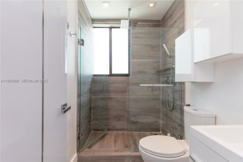 Снять в аренду кондоминиум в Бей-Харбор-Айлендс, Флорида 5 спален, 243.78м2, № 1989561 - фото 15