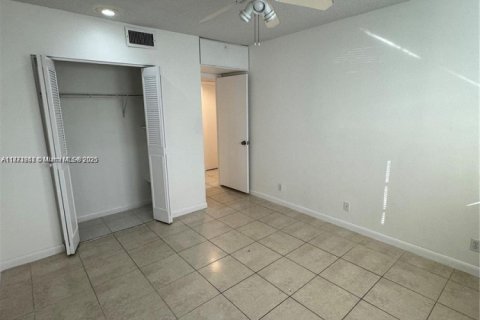 Купить кондоминиум в Корал-Спрингс, Флорида 2 спальни, 92.9м2, № 2013339 - фото 15