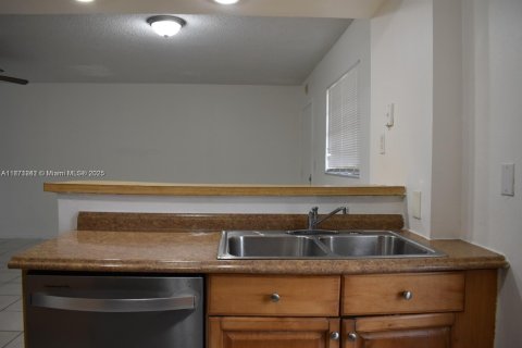 Купить кондоминиум в Корал-Спрингс, Флорида 2 спальни, 92.9м2, № 2013339 - фото 7