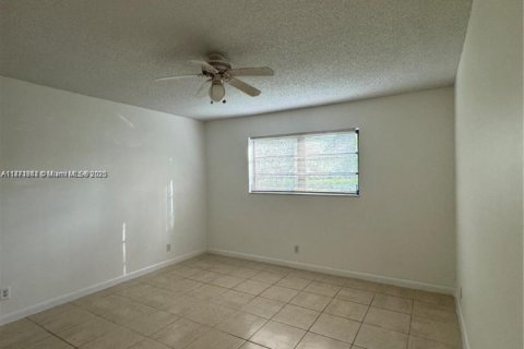 Купить кондоминиум в Корал-Спрингс, Флорида 2 спальни, 92.9м2, № 2013339 - фото 17