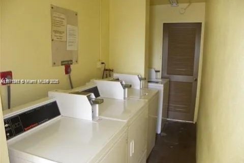 Купить кондоминиум в Корал-Спрингс, Флорида 2 спальни, 92.9м2, № 2013339 - фото 21