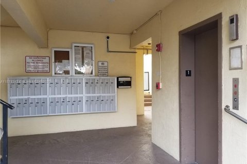 Купить кондоминиум в Корал-Спрингс, Флорида 2 спальни, 92.9м2, № 2013339 - фото 19