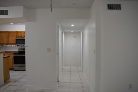 Купить кондоминиум в Корал-Спрингс, Флорида 2 спальни, 92.9м2, № 2013339 - фото 9