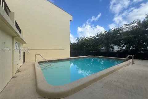 Купить кондоминиум в Корал-Спрингс, Флорида 2 спальни, 92.9м2, № 2013339 - фото 23