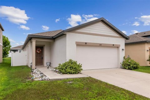 House in Zephyrhills, Florida 3 bedrooms, 126.81 sq.m. № 2287407