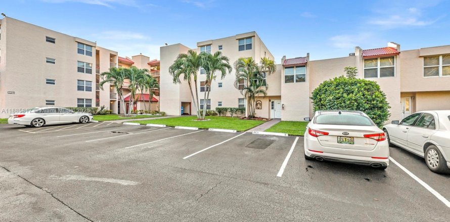 Condominio en Davie, Florida, 2 dormitorios № 1932557