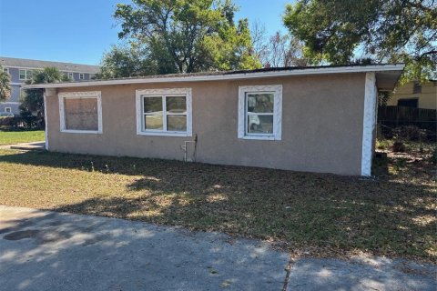 House in Orlando, Florida 3 bedrooms, 95.69 sq.m. № 2127366