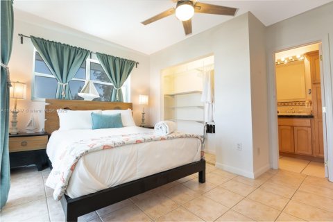 Propiedad comercial en venta en Marathon, Florida, 208.47 m2 № 2088471 - foto 16