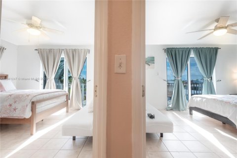 Propiedad comercial en venta en Marathon, Florida, 208.47 m2 № 2088471 - foto 11