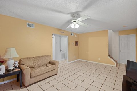 Casa en venta en Orlando, Florida, 4 dormitorios, 129.97 m2 № 2384218 - foto 9
