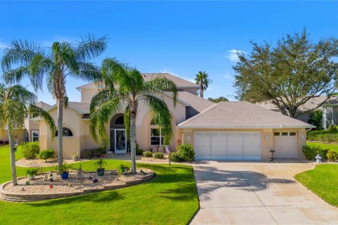 House in Tavares, Florida 4 bedrooms, 291.34 sq.m. № 1795964 - photo 1